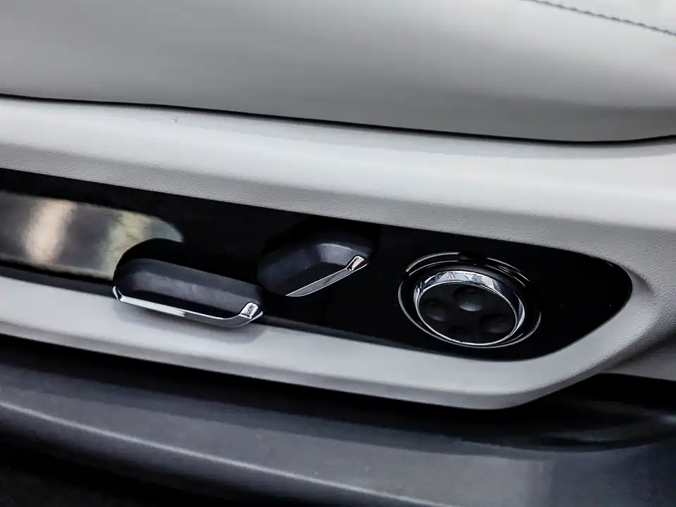 AITO Ask the world M9