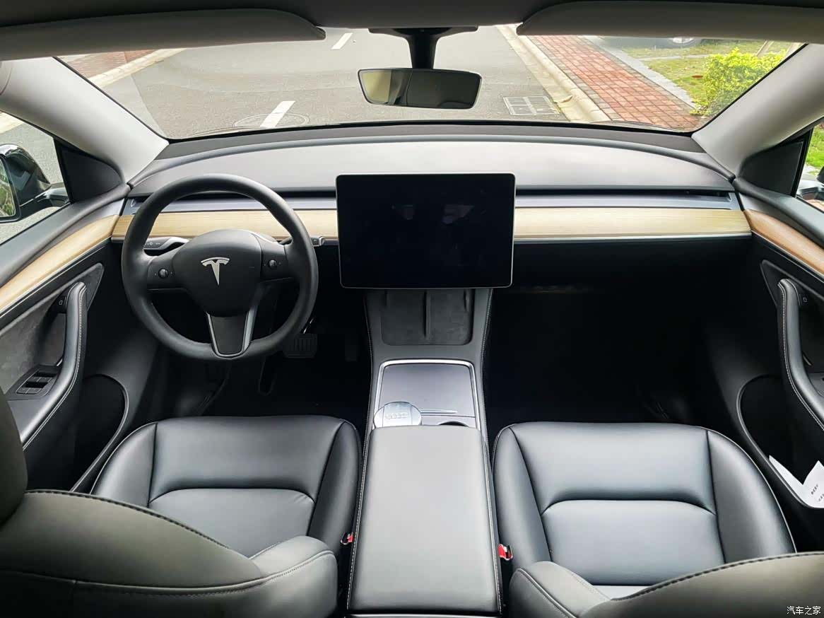 Tesla Model Y, 2023 10