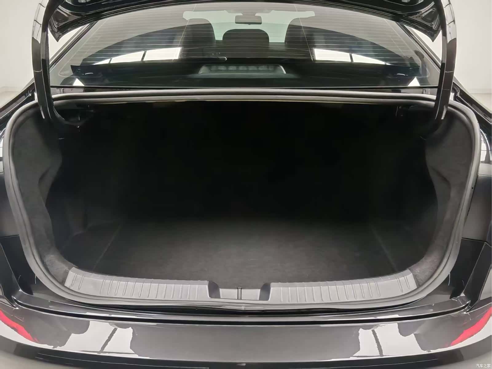 Volkswagen Sagitar, 2025 10