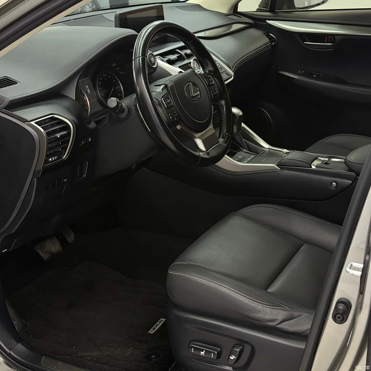 Lexus NX, 2021 14