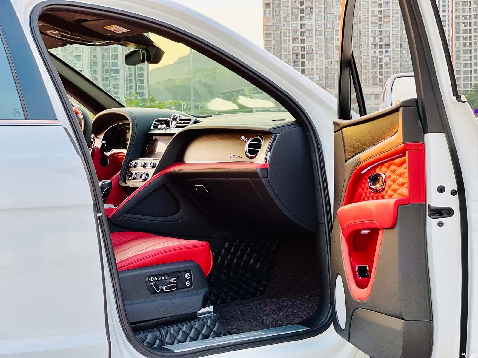Bentley Bentayga, 2023 7
