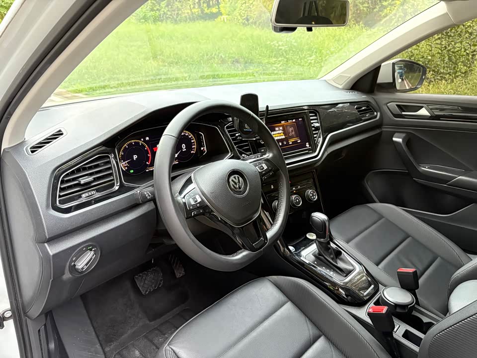 Volkswagen T-ROC exploring Songs