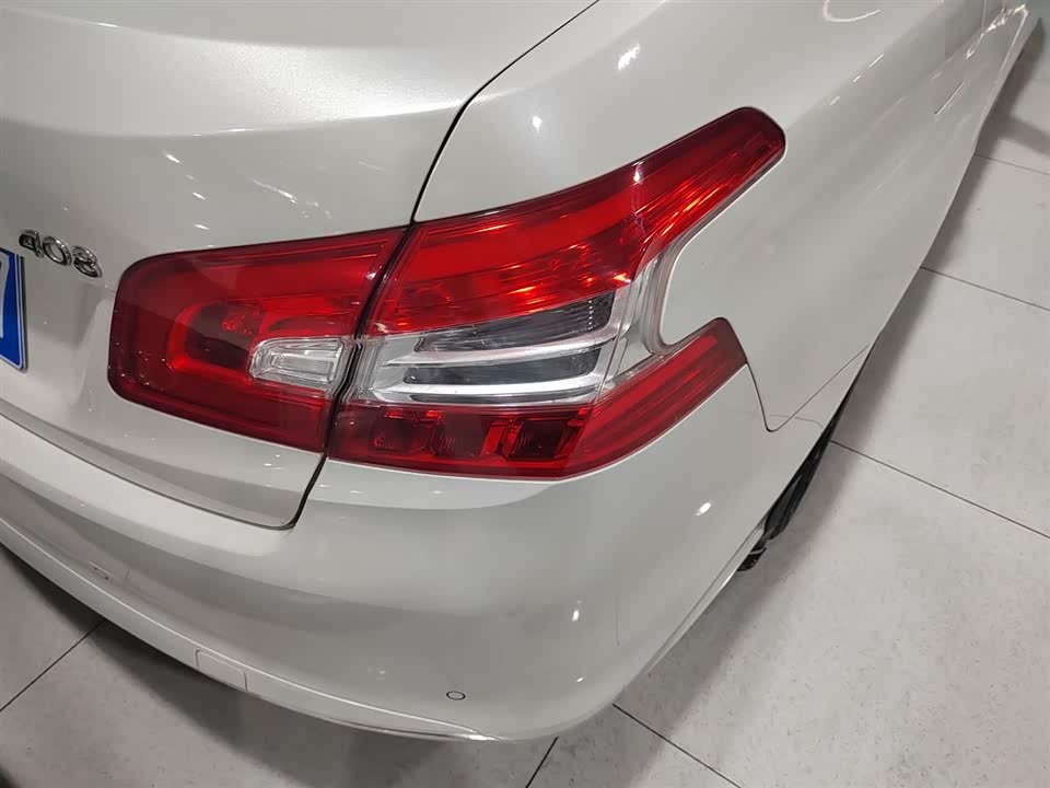 Peugeot 408