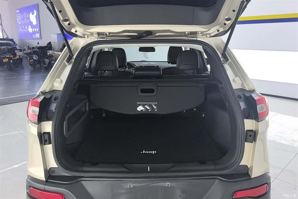 Jeep Cherokee, 2016 4