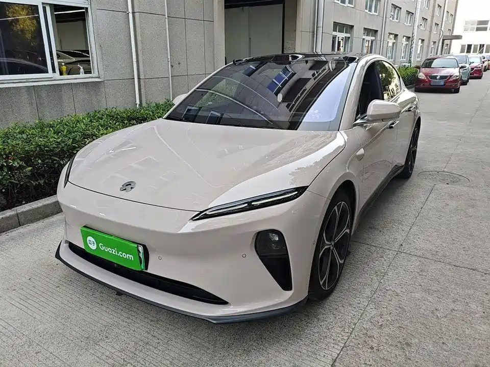 NIO ET5