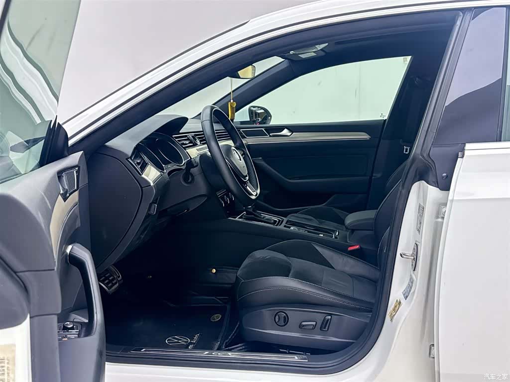 Volkswagen CC, 2019 12