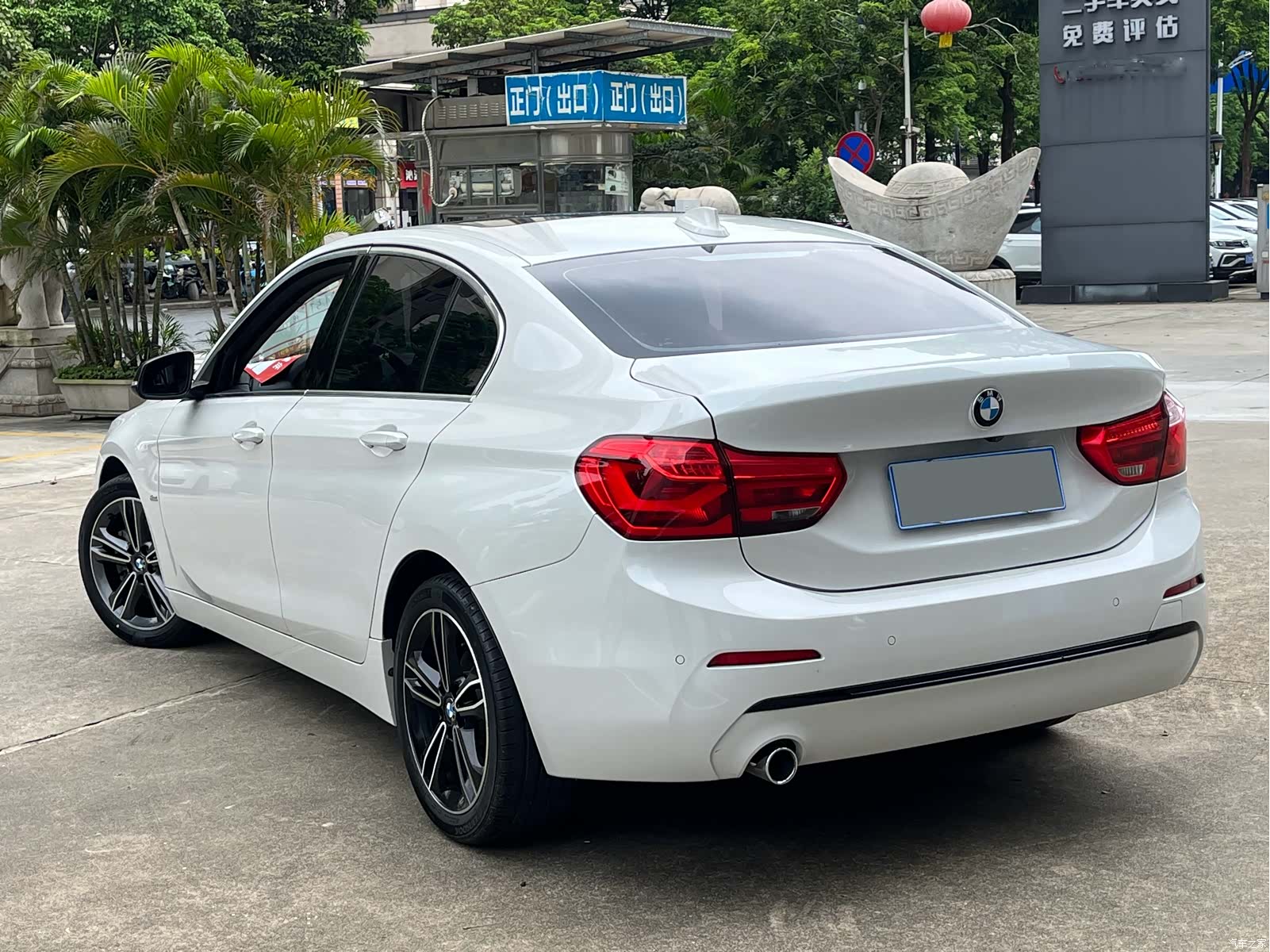 BMW 1 Series, 2018 все фото