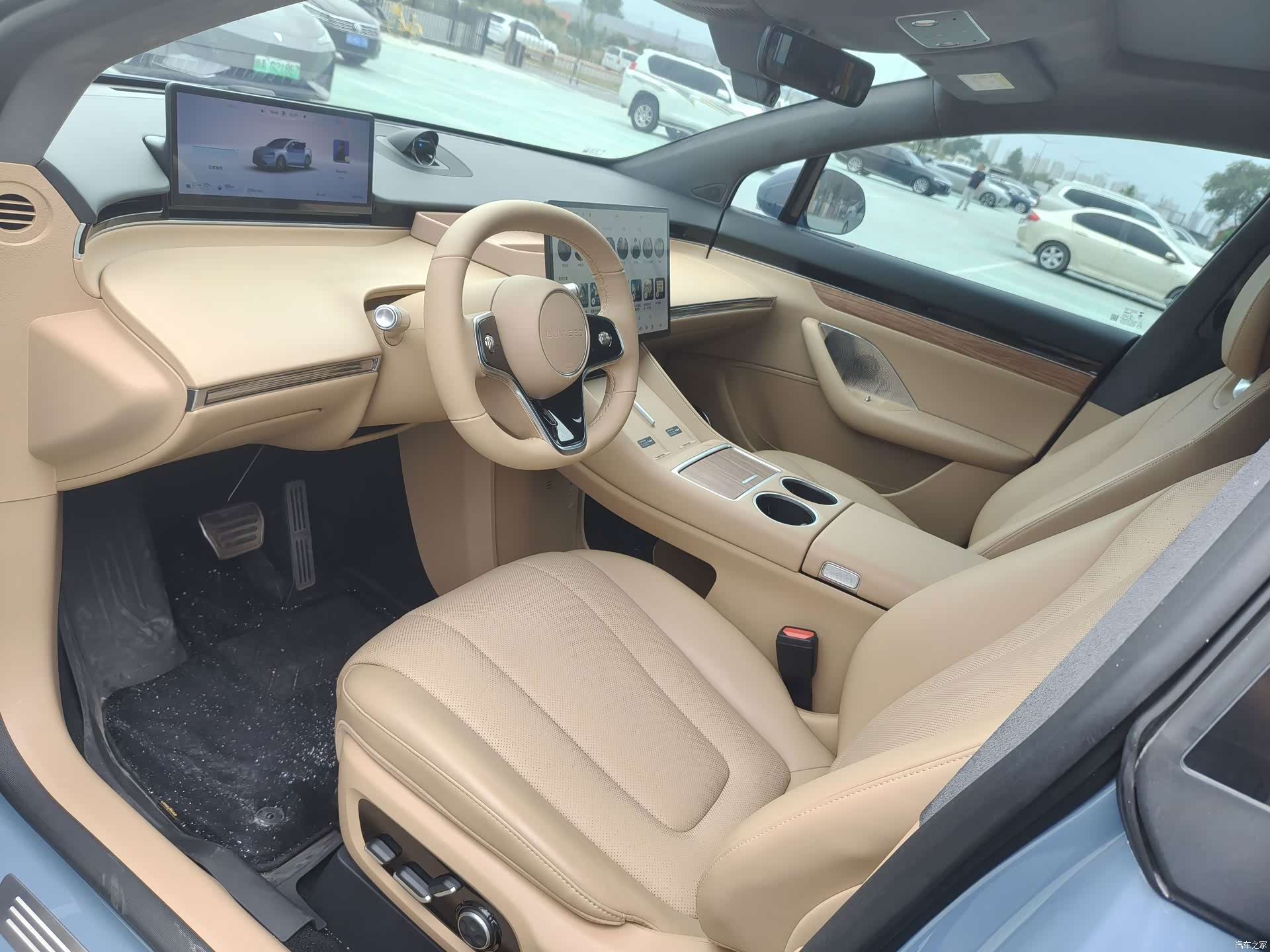 Luxeed R7, 2025 4