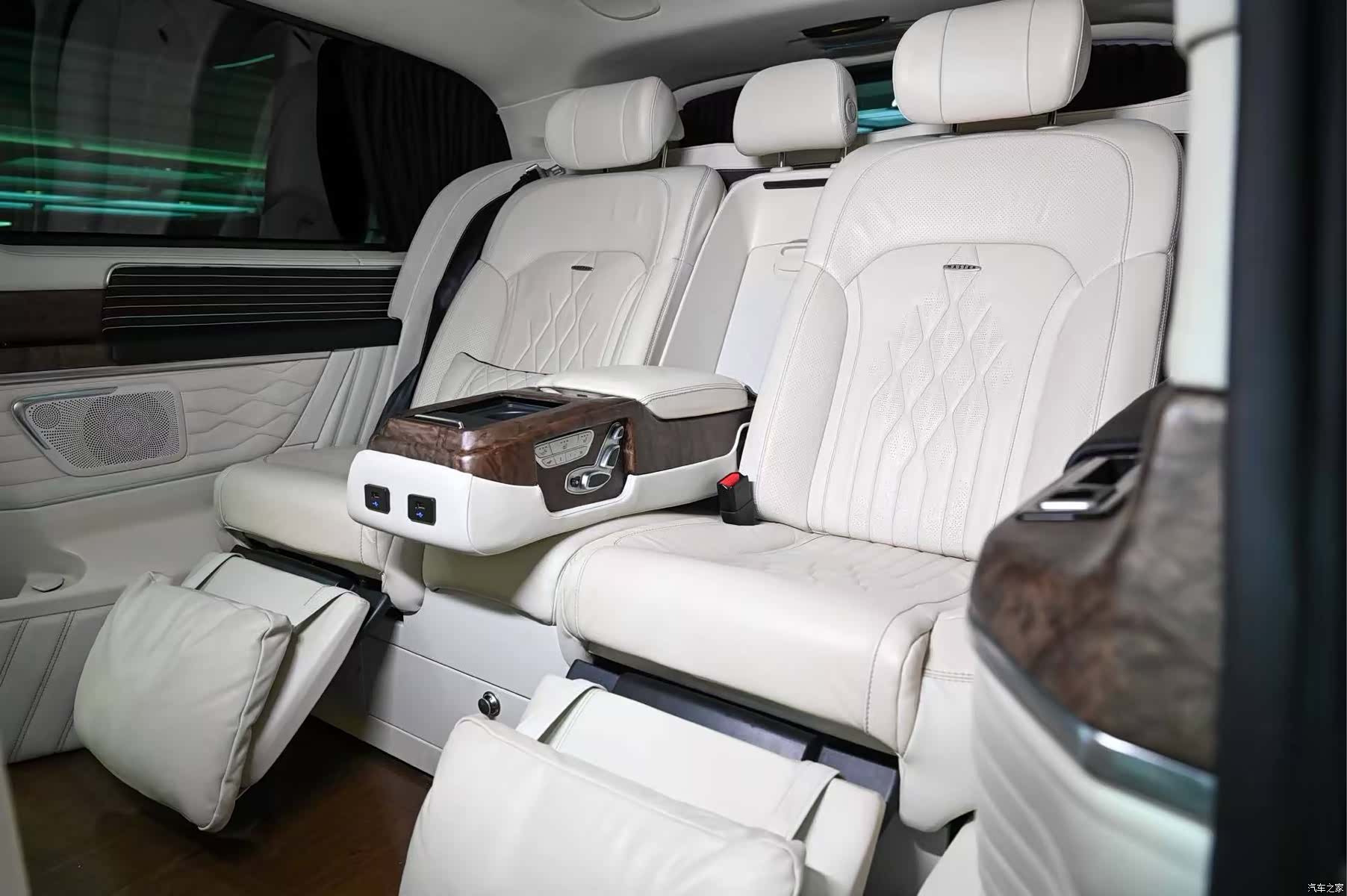 Mercedes-Benz V-Class, 2020 16