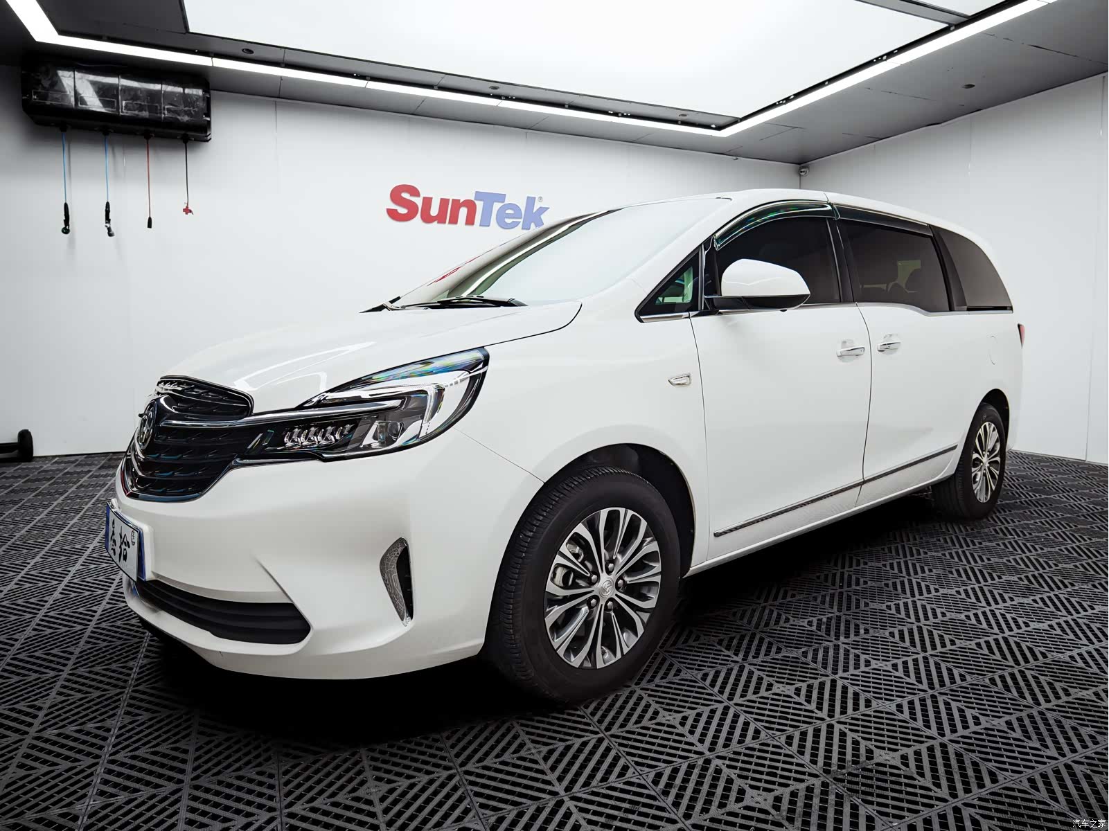 Buick GL8, 2022 3