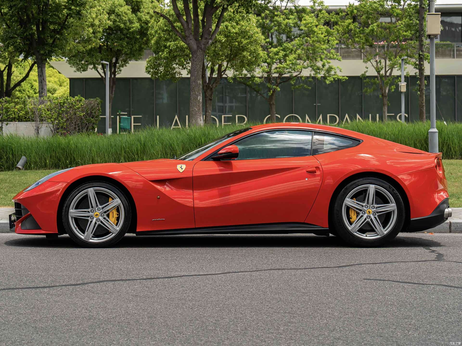 Ferrari F12ber, 2013 7