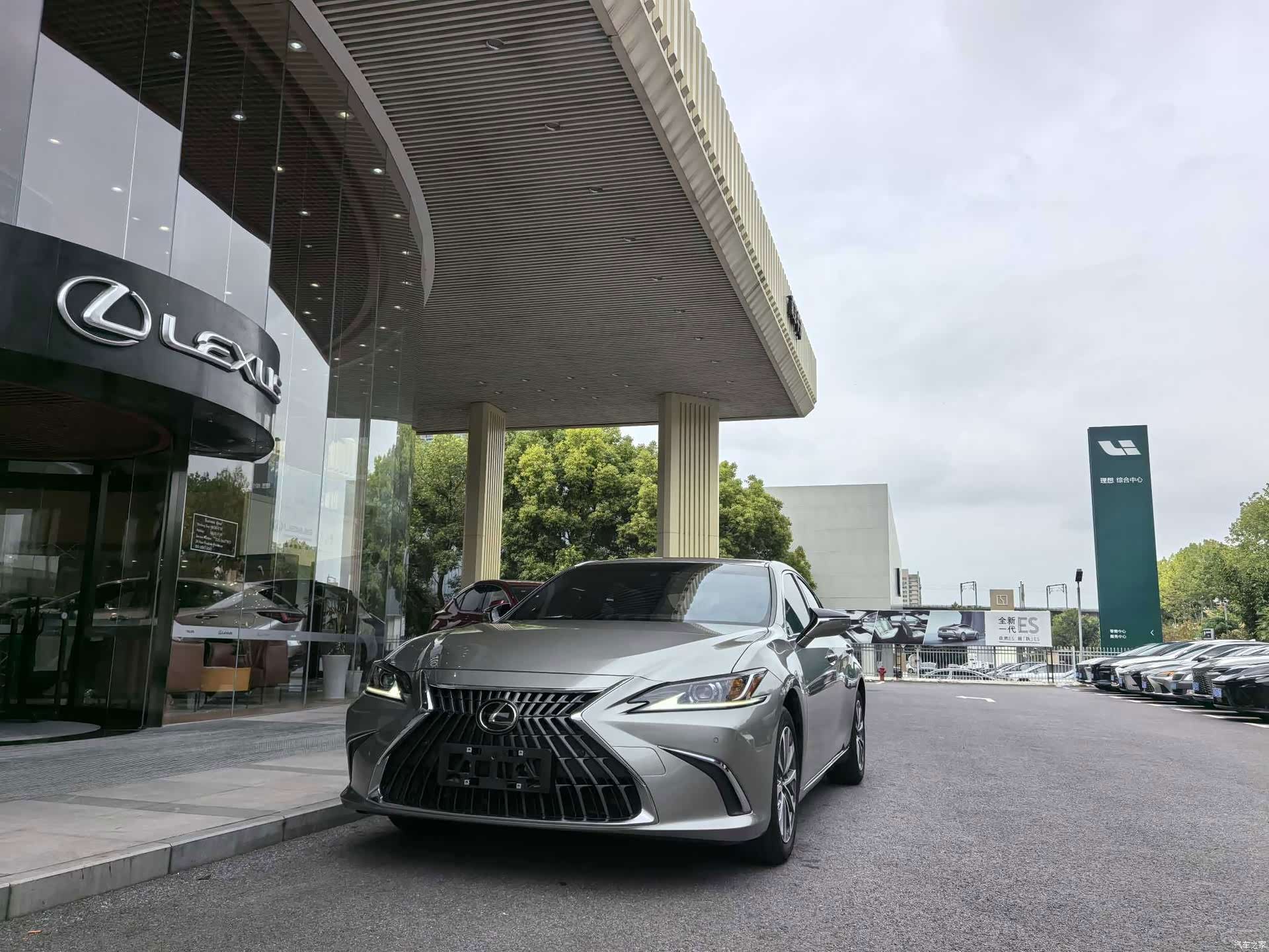 Lexus ES, 2024 1