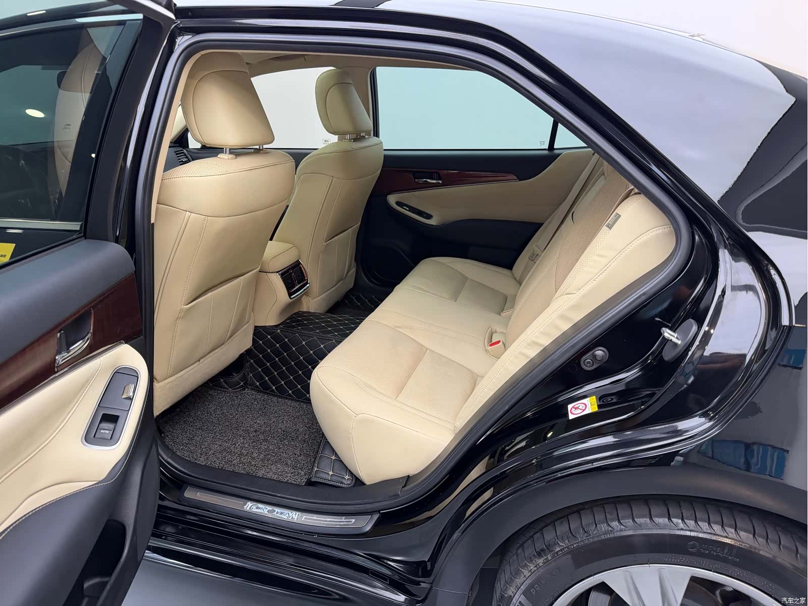 Toyota Crown, 2016 11