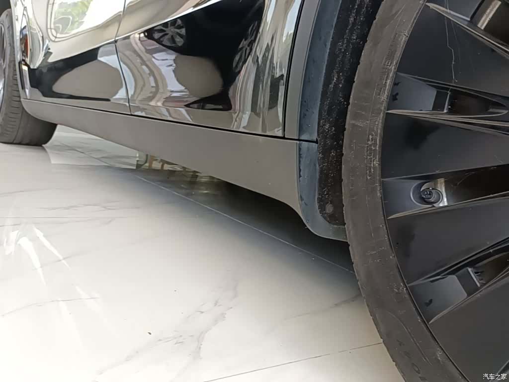 Tesla Model Y, 2023 22