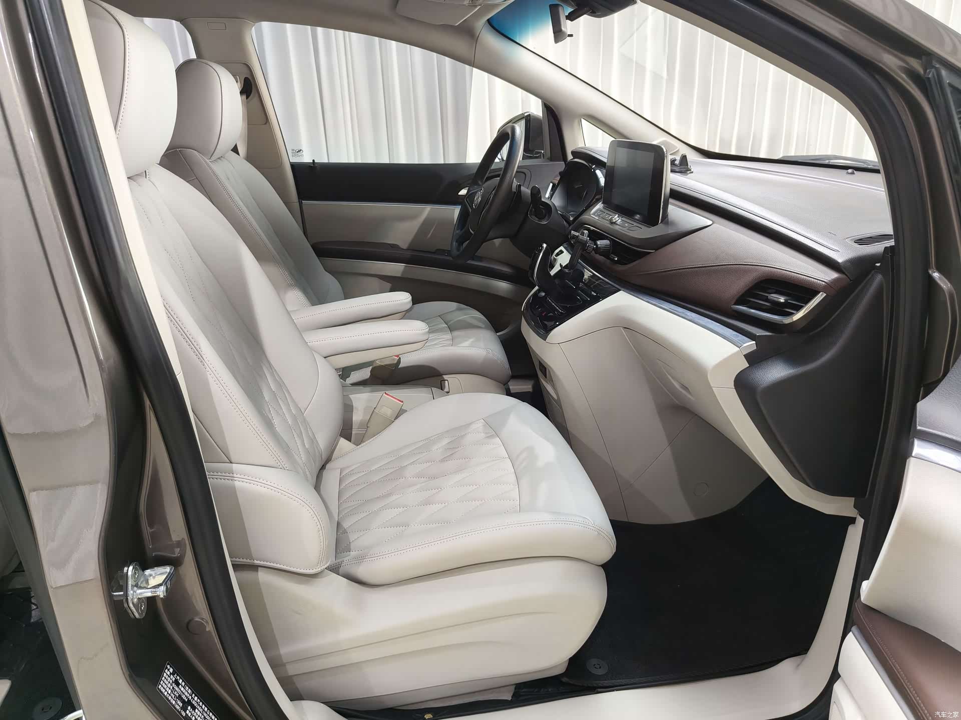 Buick GL8, 2022 10