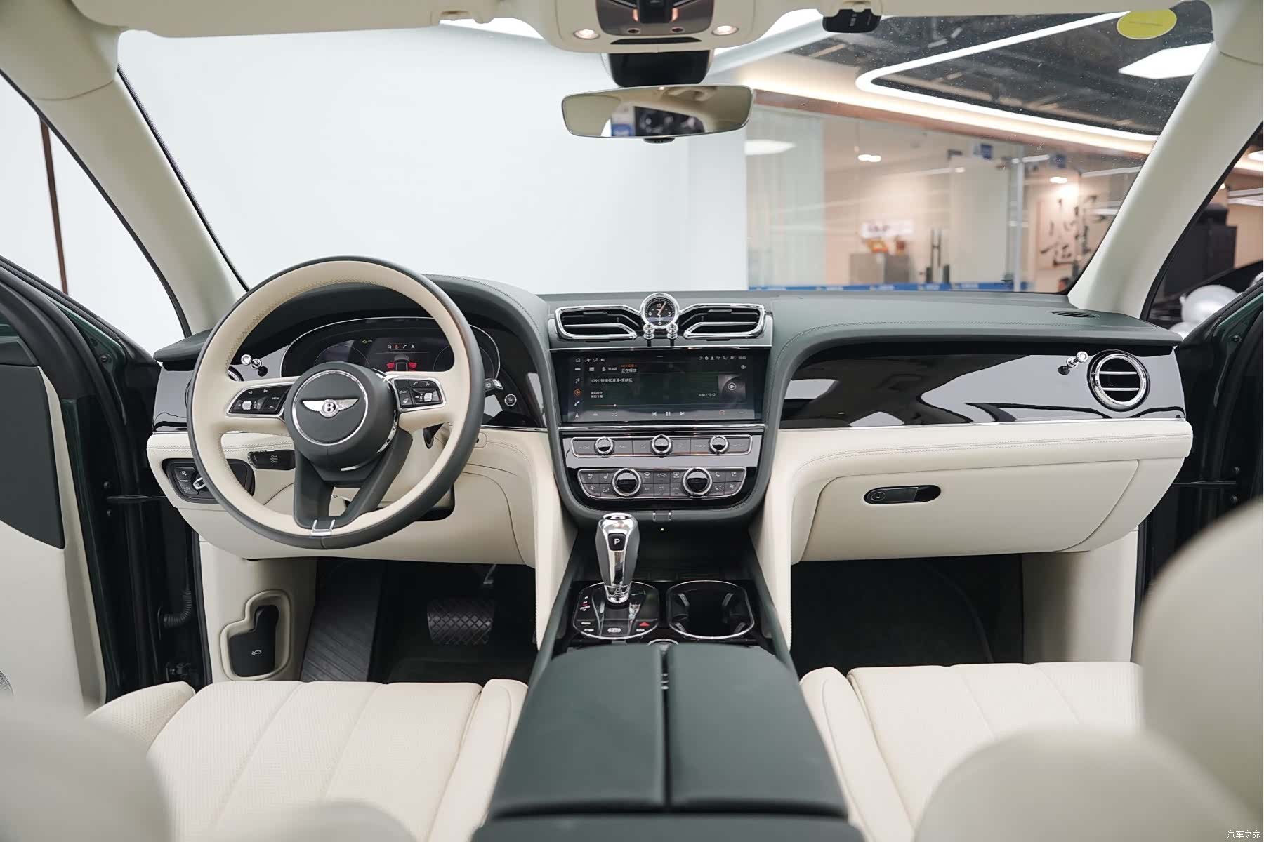 Bentley Bentayga, 2021 7
