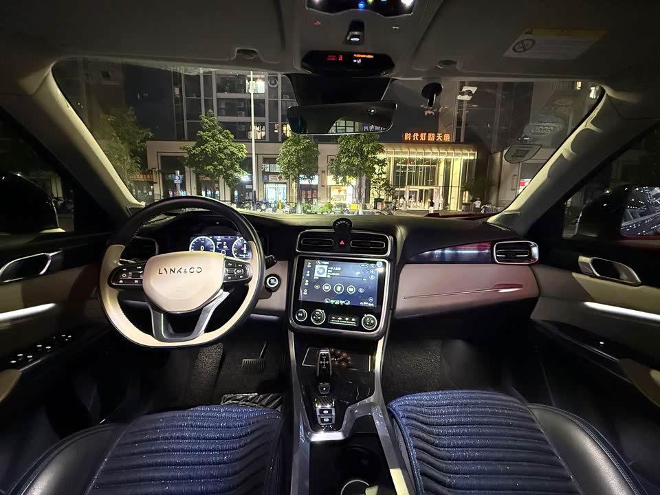 Lynk & Co 01