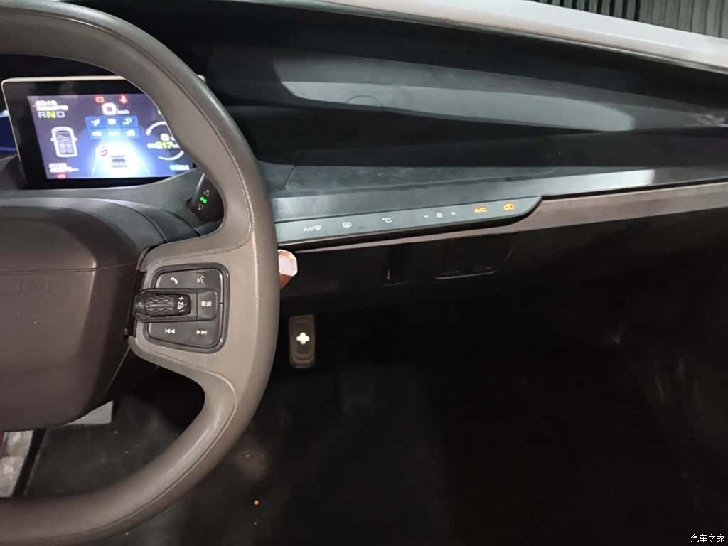 Wuling E200, 2019 13