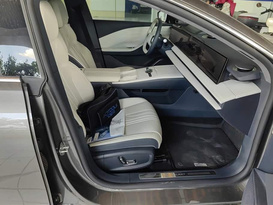 Geely Galaxy Galaxy E8