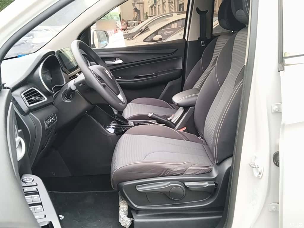 Wuling 730, 2020 11