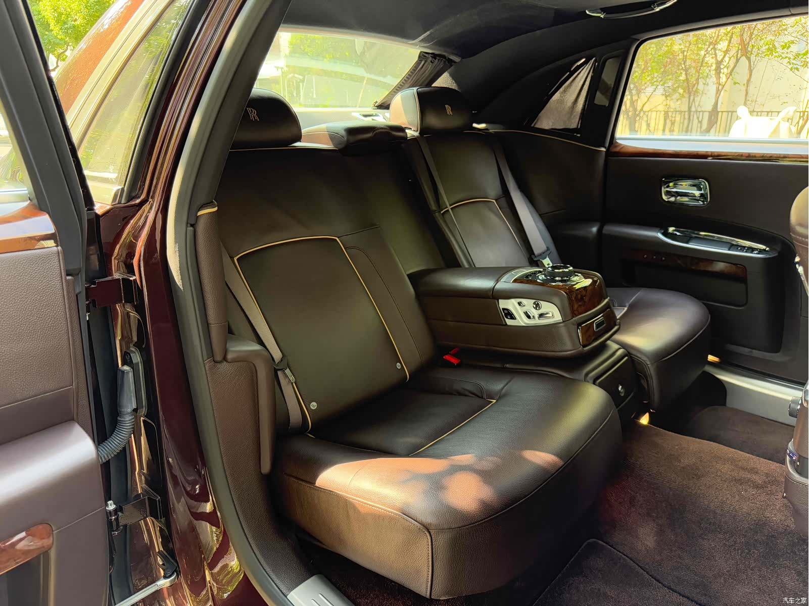 Rolls-Royce Ghost, 2015 7