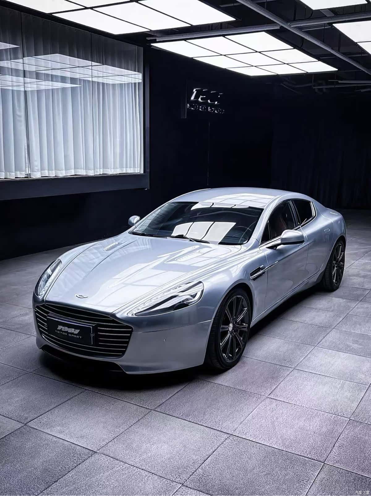 Aston Martin Rapide, 2013 1