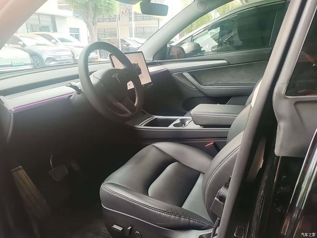 Tesla Model Y, 2024 4