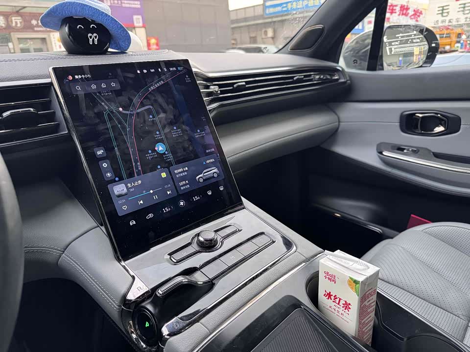 NIO ES8