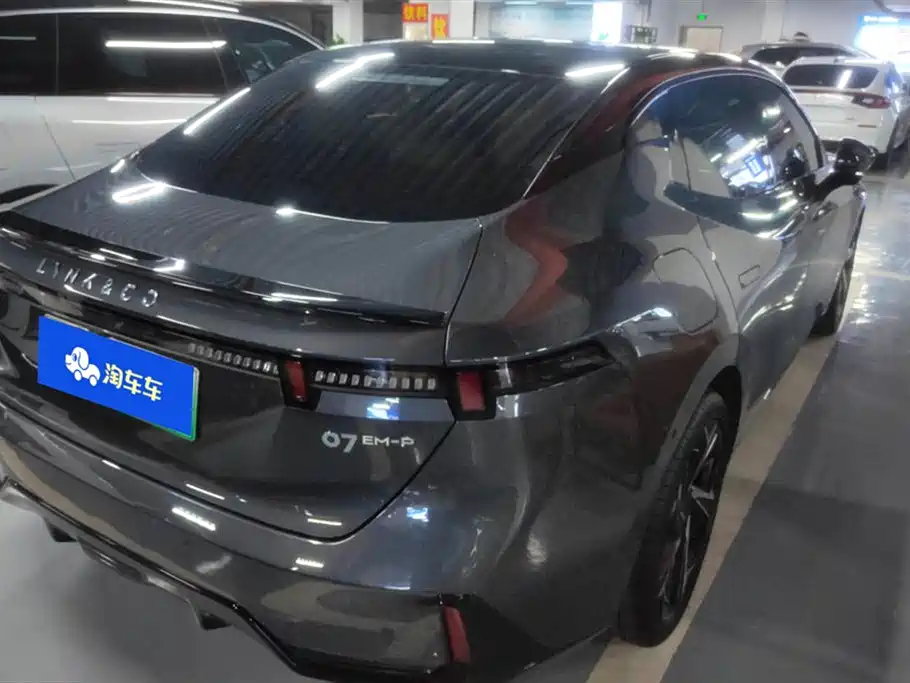Lynk & Co 07 EM-P