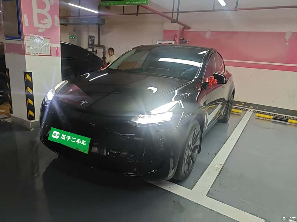 Tesla Model Y, 2023 1