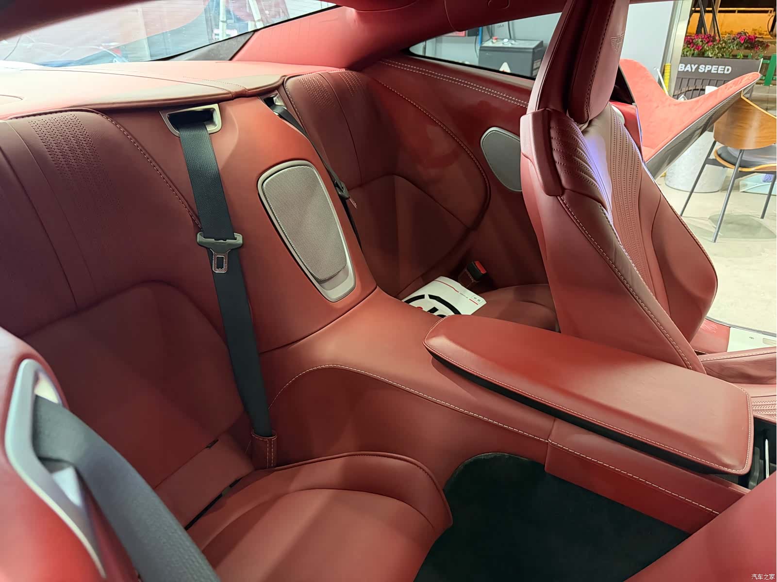 Aston Martin DB11, 2018 16