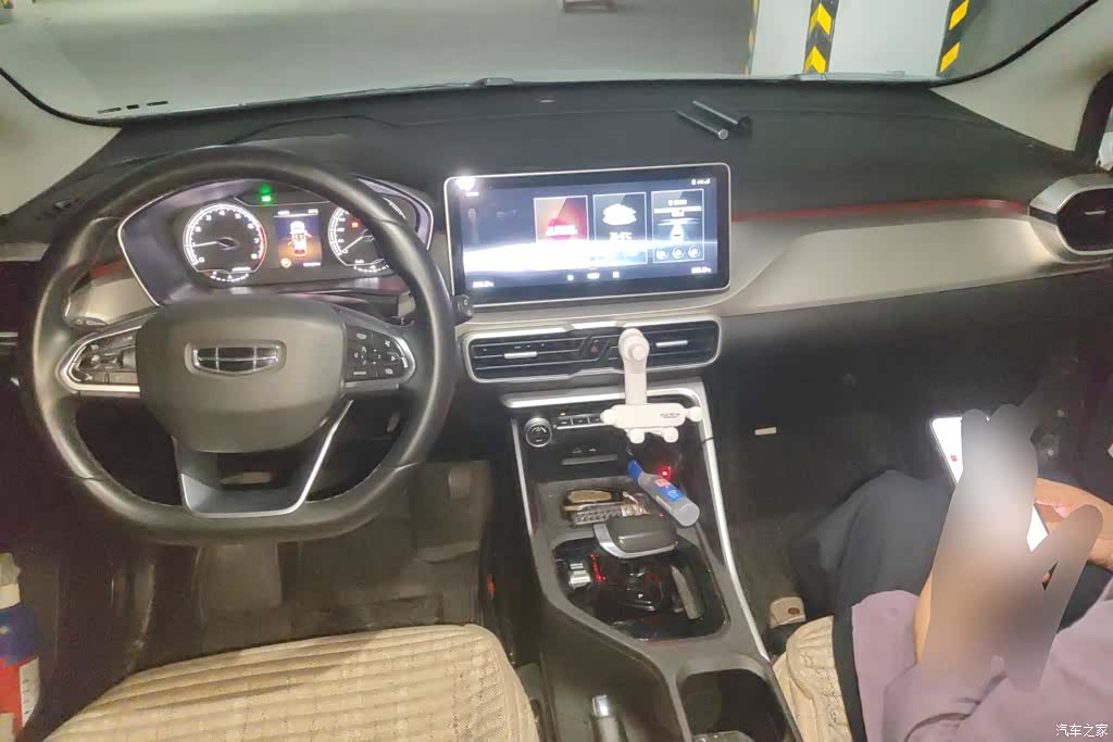 Geely Coolray, 2023 12