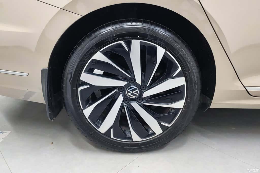 Volkswagen Passat, 2023 6