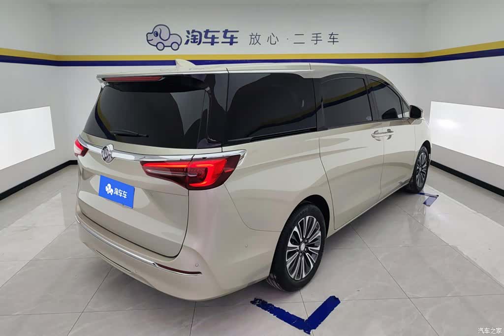 Buick GL8, 2021 3