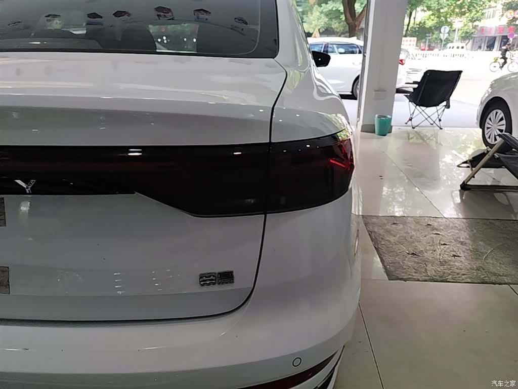 Geely Emgrand, 2023 8