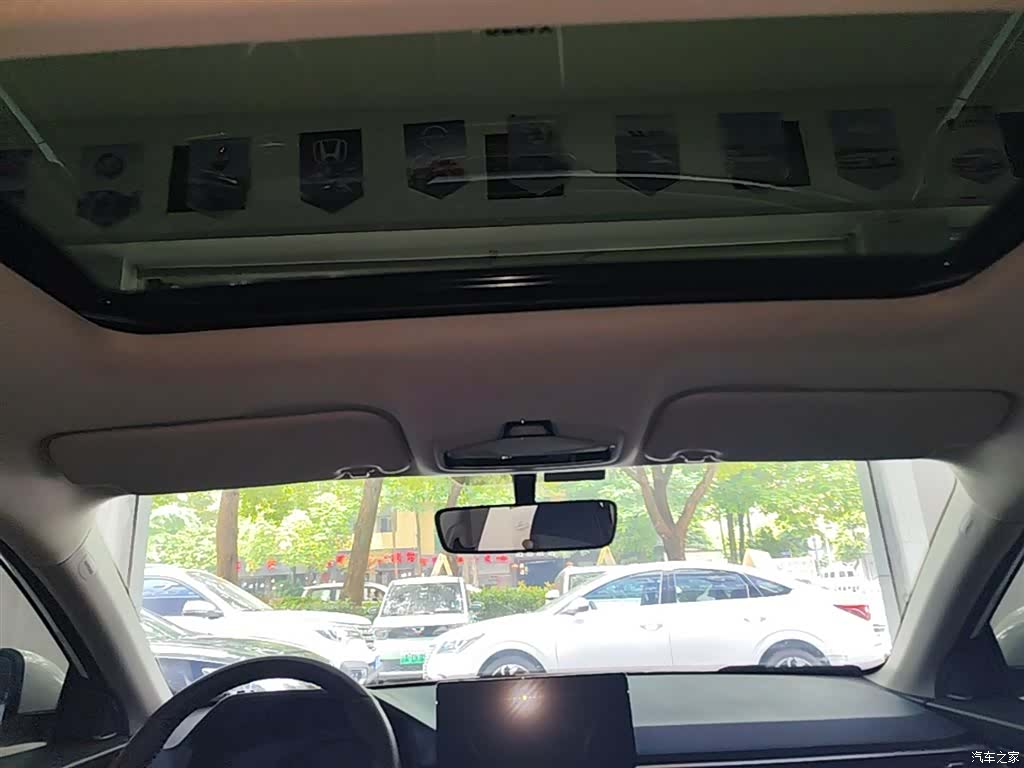 Geely Emgrand, 2023 18