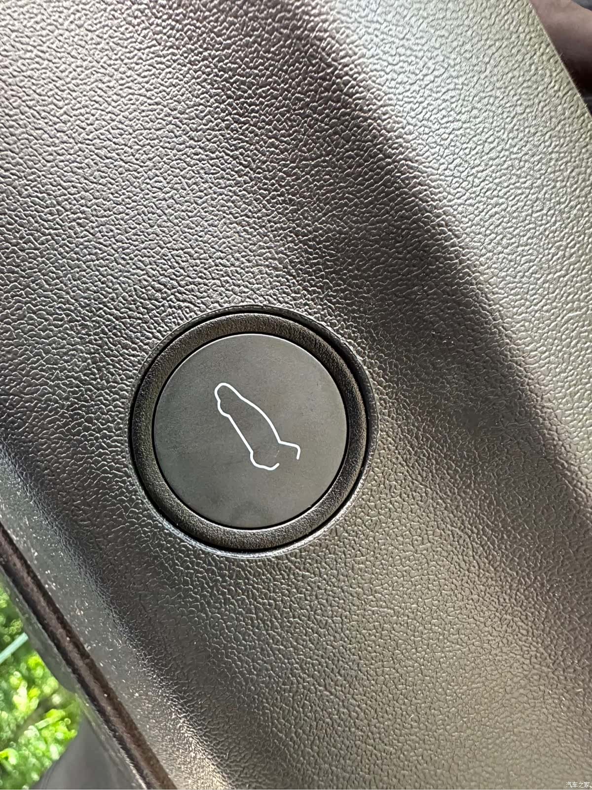Tesla Model Y, 2023 19
