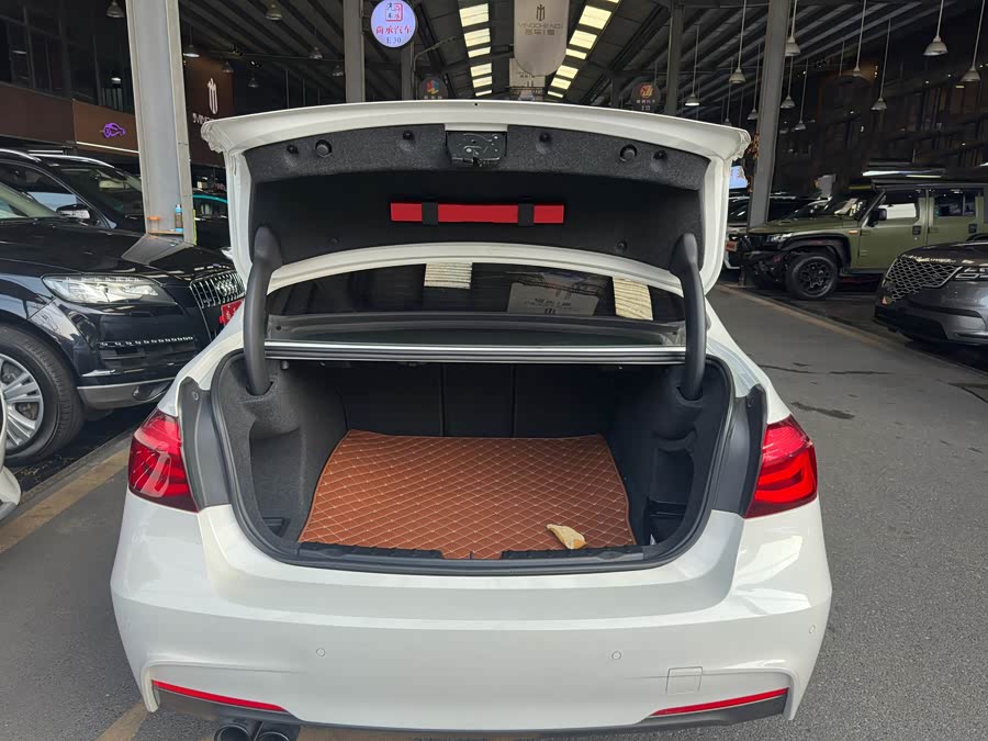 BMW 3 Series 2018, фото 6