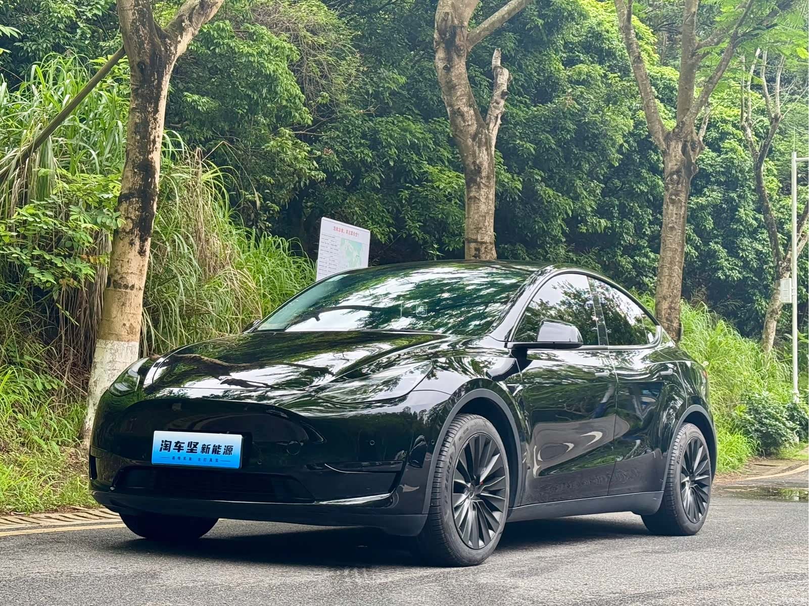 Tesla Model Y, 2023 1