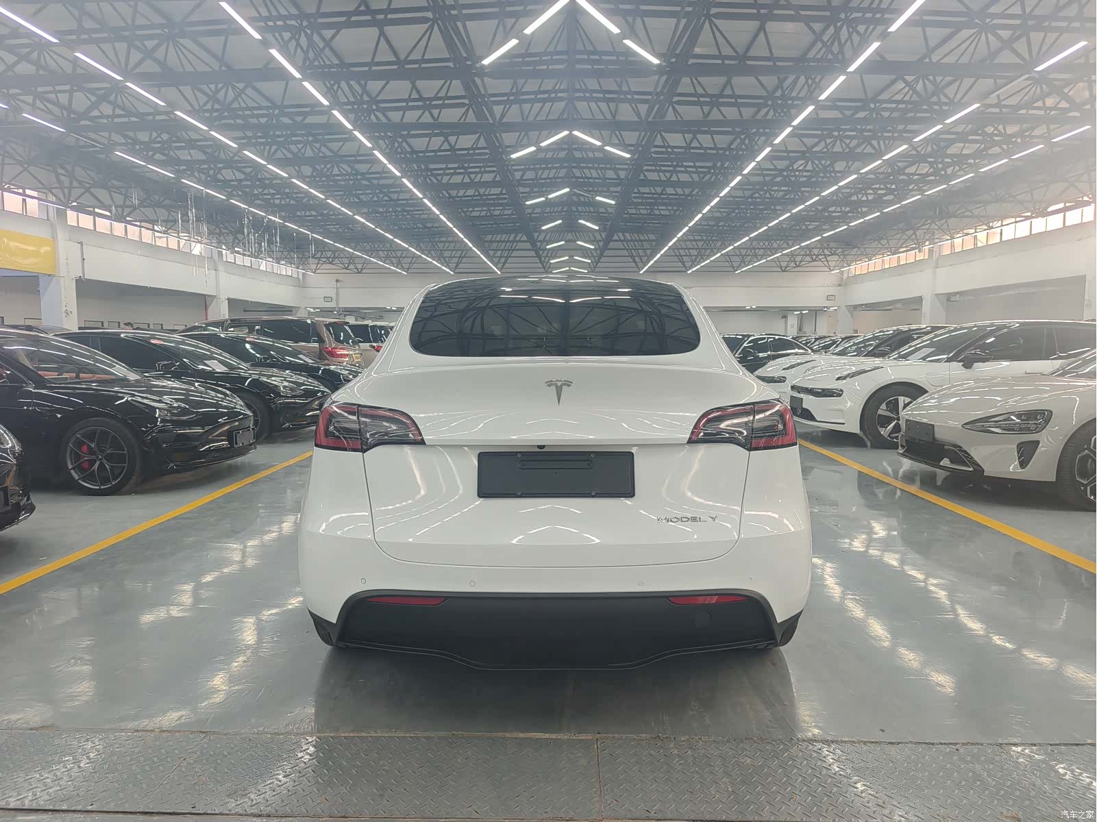 Tesla Model Y, 2024 9