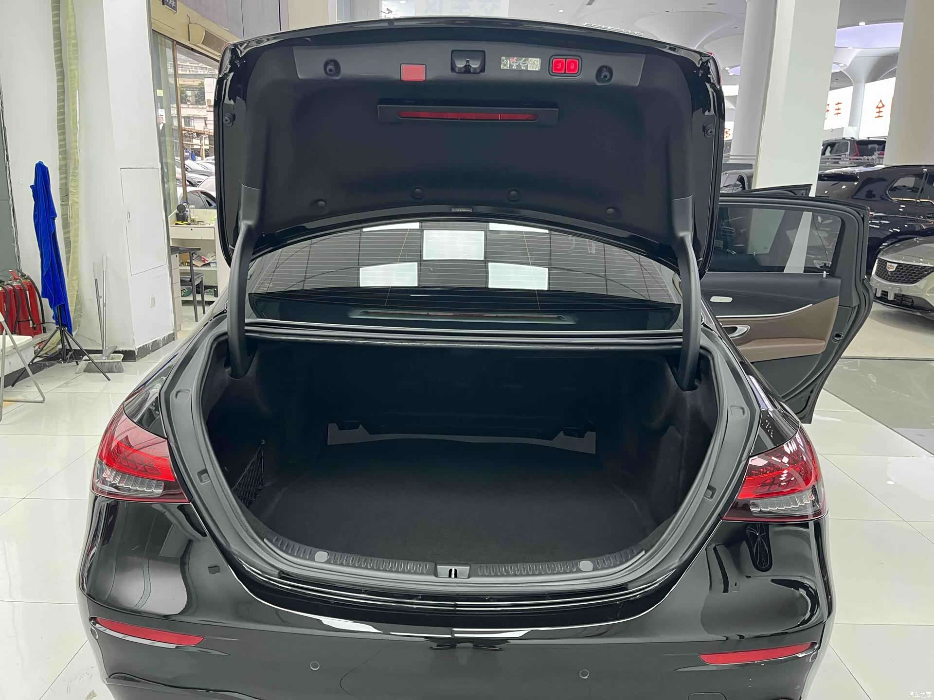 Mercedes-Benz E-Class, 2024 18