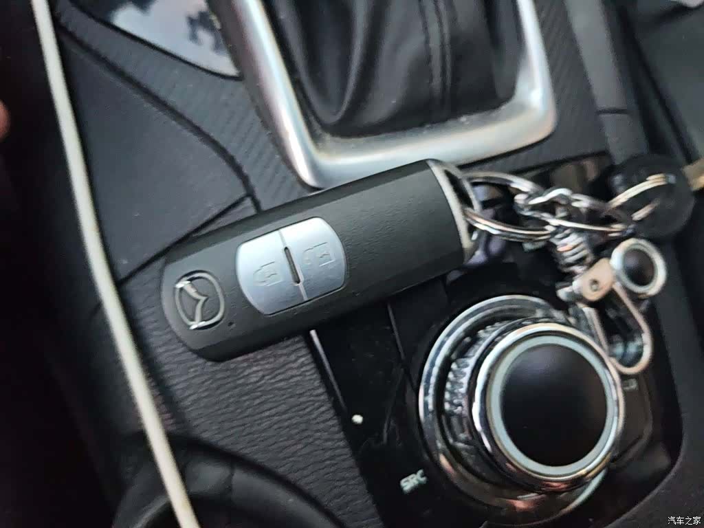 Mazda Mazda3, 2015 9