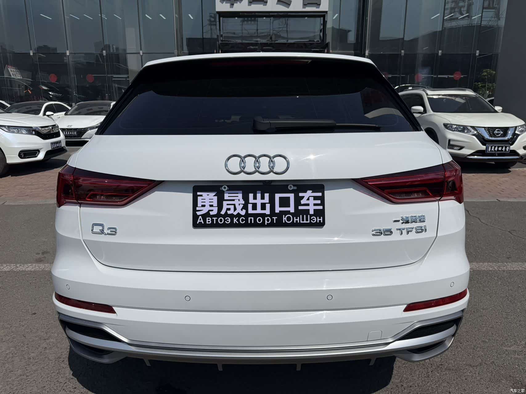 Audi Q3, 2022 все фото