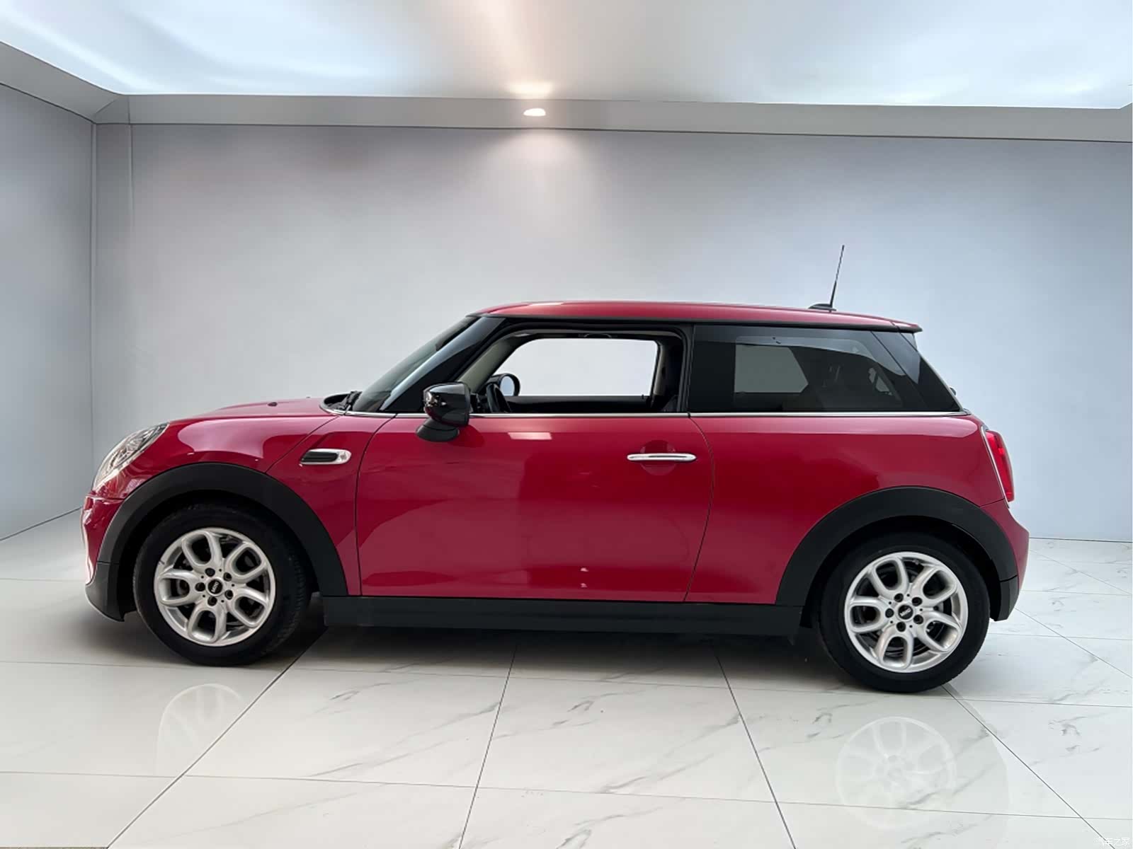 Mini ONE, 2020 4