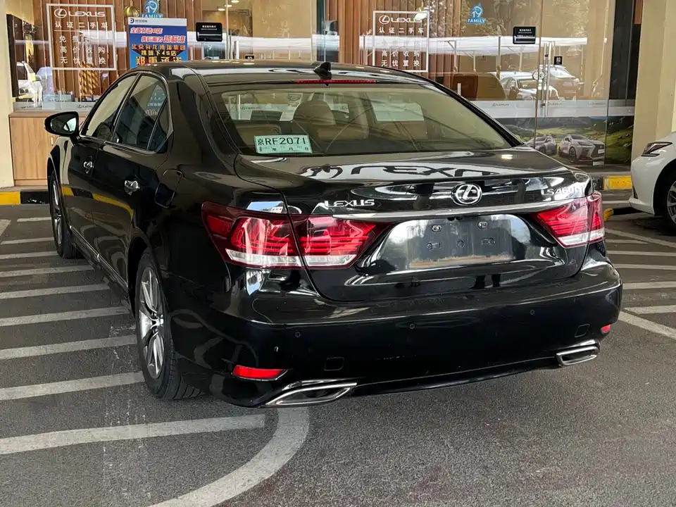 Lexus LS