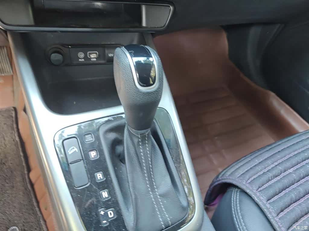 Kia KX3, 2015 10