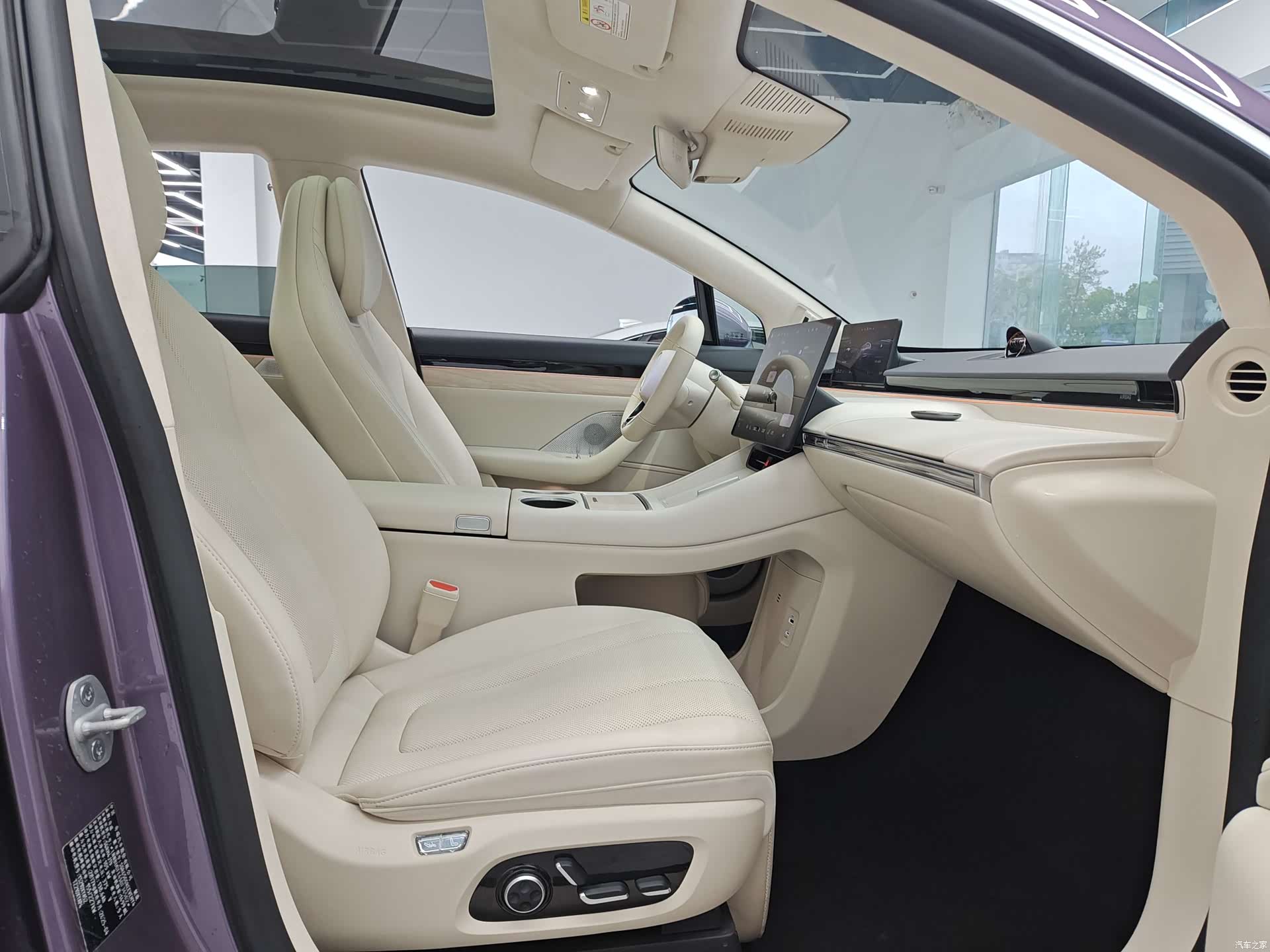 Luxeed R7, 2025 9