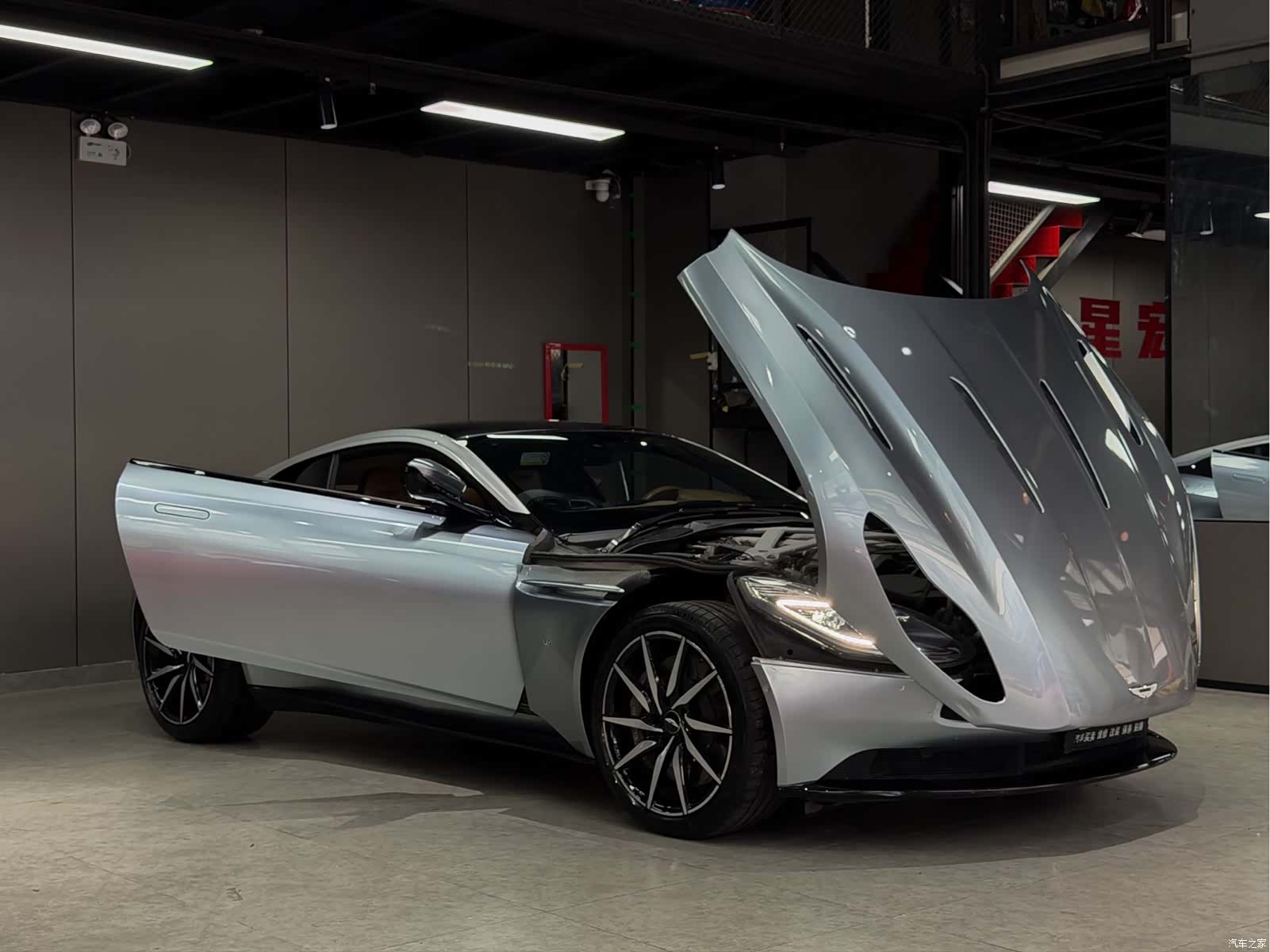 Aston Martin DB11, 2017 4