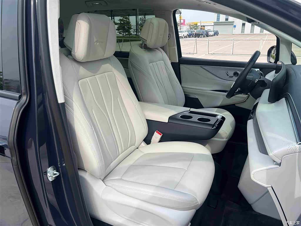 Buick GL8, 2025 10
