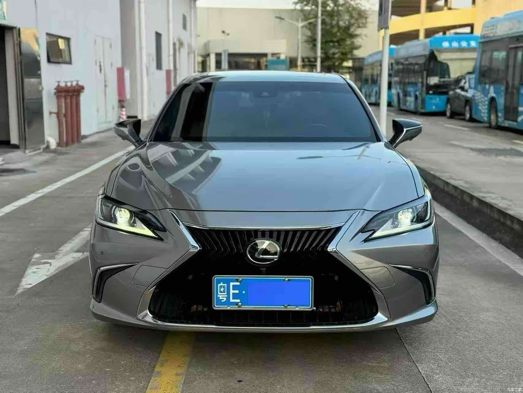 Lexus ES, 2021 1
